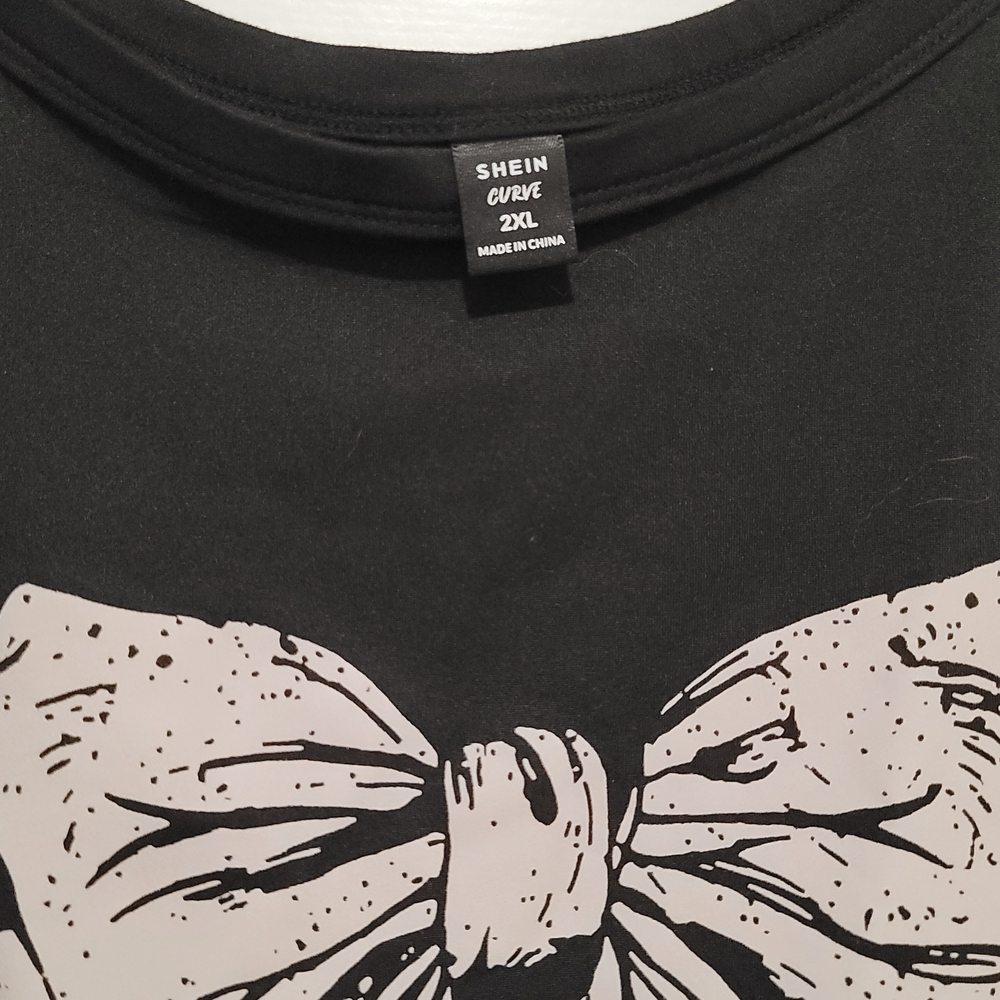 SHEIN Black Tee with Cream Bow Design - Picture 2 of 2